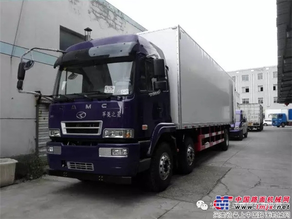 Efficient choice for cargo transportation Hualing Xingma 6X2 truck