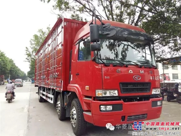 Efficient choice for cargo transportation Hualing Xingma 6X2 truck