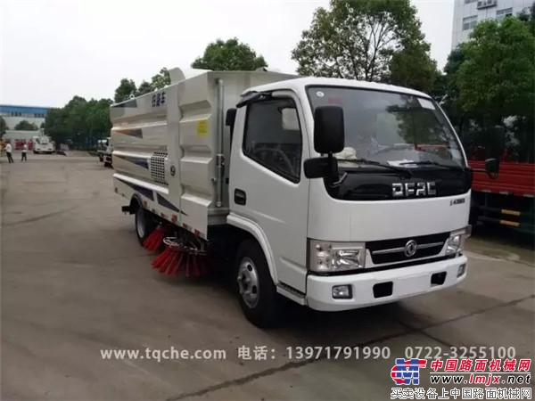 Dongfeng Guowu sweeping road car 3308