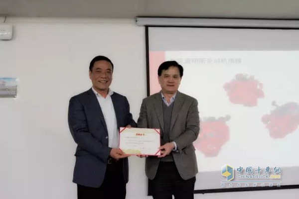 Dongfeng Cummins Engine Co., Ltd. donated 5 engines to Wuhan University of Technology