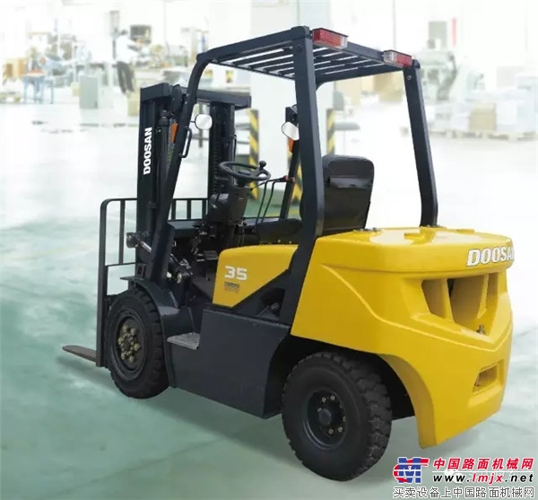 New design, efficient and economical: Doosan forklift D33/35F (M) new debut