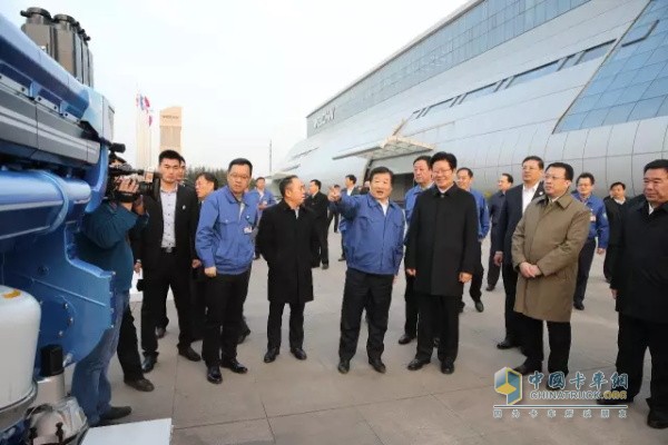 Zhang Chunxian, member of the Political Bureau of the CPC Central Committee and deputy leader of the Central Party's Leading Group for Construction Work, visited Weichai.