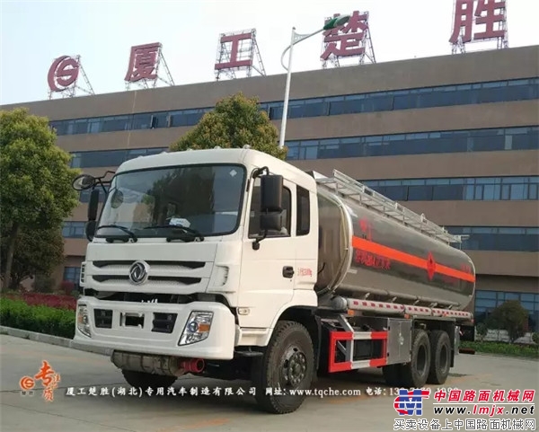 Guowu new D913 Dongfeng rear double bridge tanker