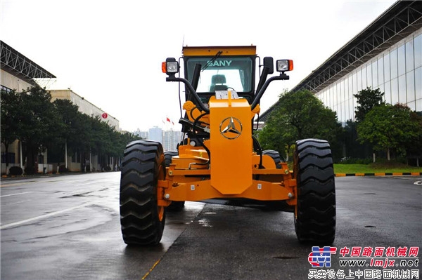 High quality, high efficiency, key and fuel-efficient Trinity C8 series grader successfully launched