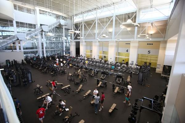 Kobe loves to go! How luxurious is the American college gym?