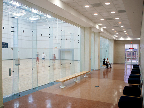 Kobe loves to go! How luxurious is the American college gym?