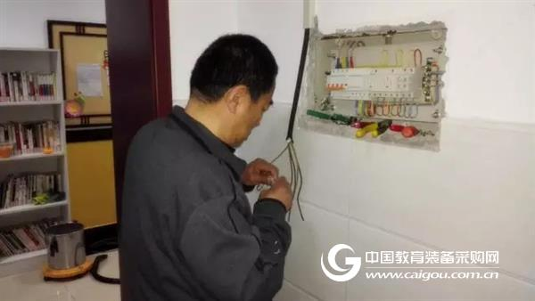 The special water drinking equipment for the campus is successfully installed in Beijing First Primary School.