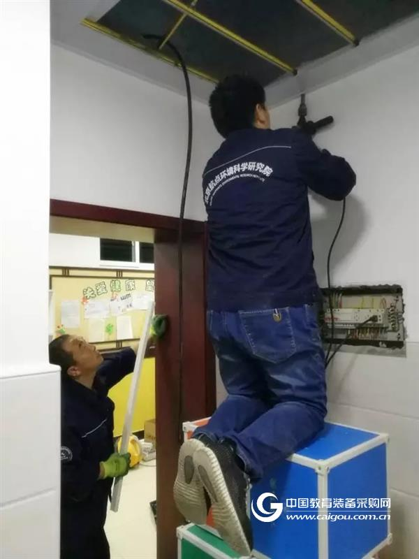 The special water drinking equipment for the campus is successfully installed in Beijing First Primary School.