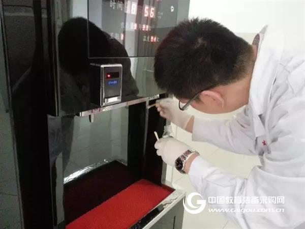 The special water drinking equipment for the campus is successfully installed in Beijing First Primary School.