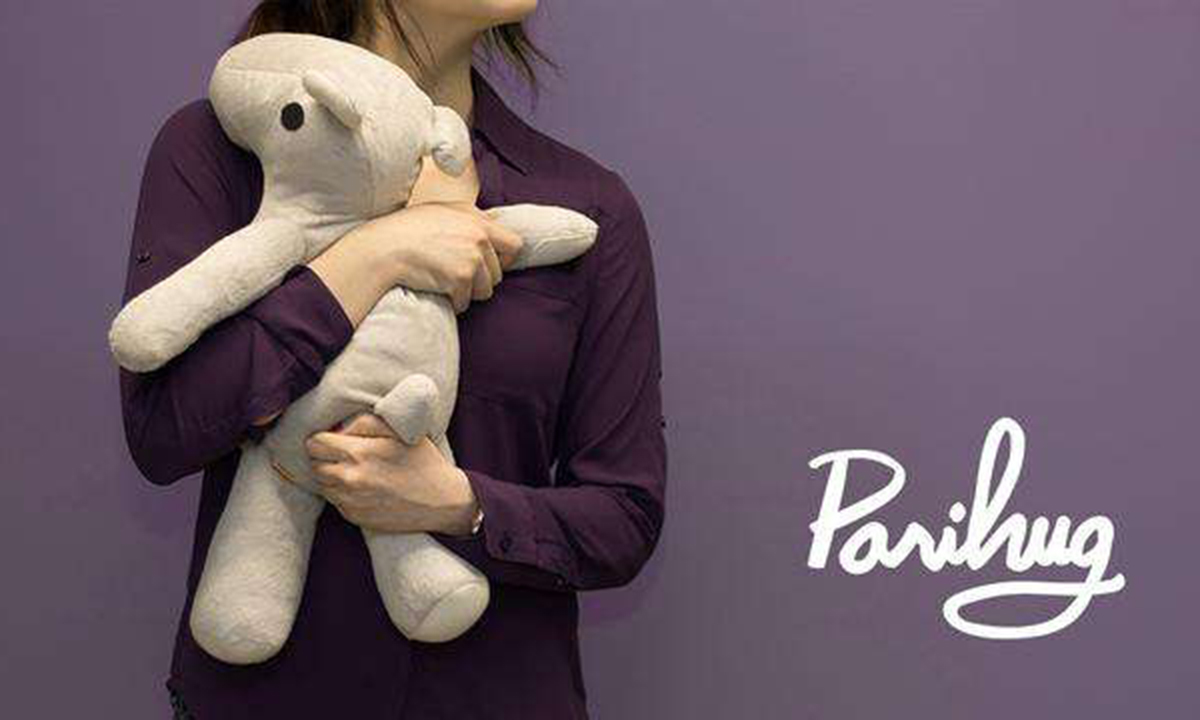 Travelling outside can also give the baby a remote hug, this plush toy helps you to achieve