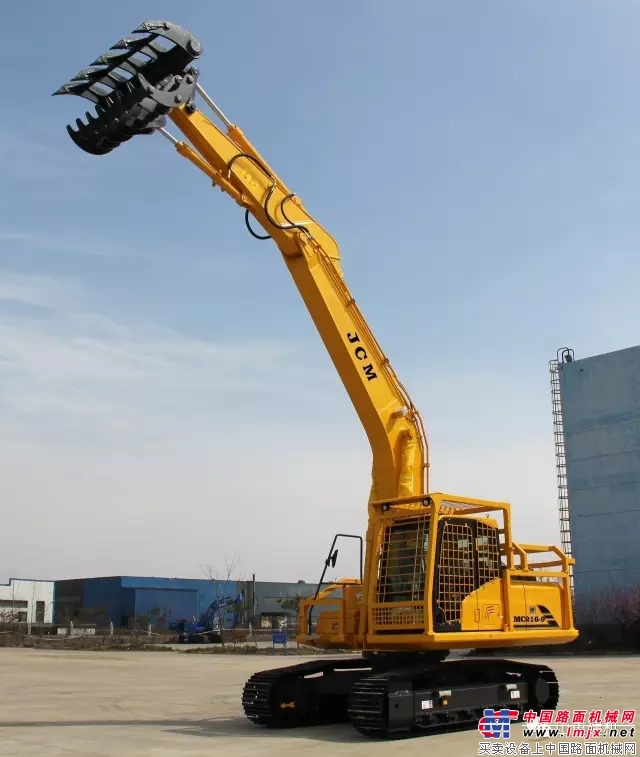 Speed â€‹â€‹& passion, mountain excavator is this fan!