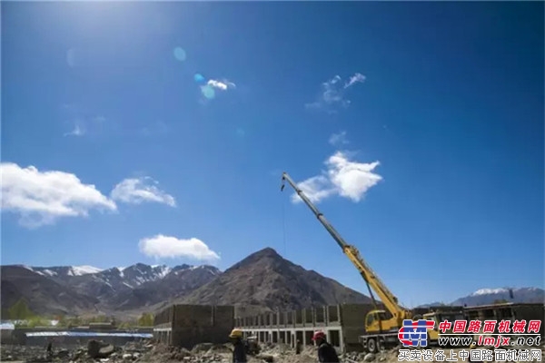 When Xugong G passed through the clouds and met the snow-capped mountains, the beauty of the picture was not dazed.