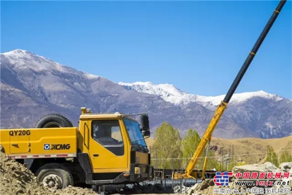 When Xugong G passed through the clouds and met the snow-capped mountains, the beauty of the picture was not dazed.