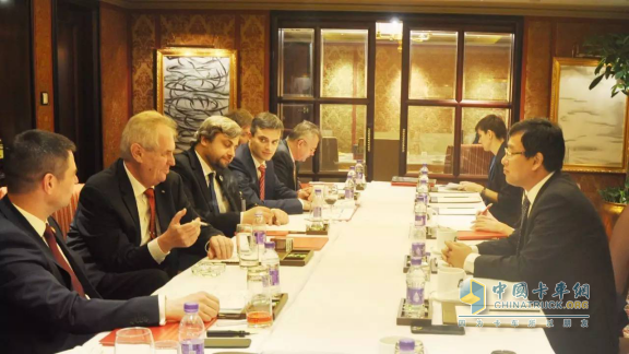 Wang Feng and the Czech president hold talks