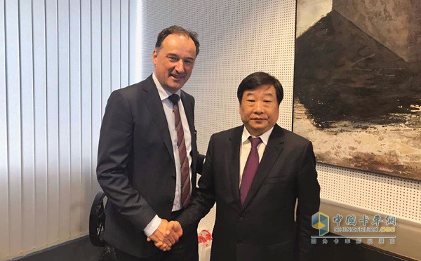 Weichai Chairman Tan Xuguang Visits DEUTZ Corporation