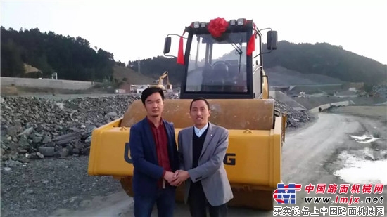 Liugong full hydraulic single-drive road roller technology leading energy efficient