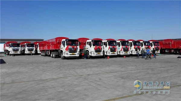 China National Heavy Duty Truck Gasoline Natural Gas Tractor Unit