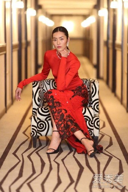 åˆ˜é›¯æˆ›çº³çº¢æ¯¯æ¡çº¹è¥¿è£…æ˜¯ä»€ä¹ˆç‰Œå­ åˆ˜é›¯2017æˆ›çº³çº¢æ¯¯é€ åž‹æ±‡æ€»