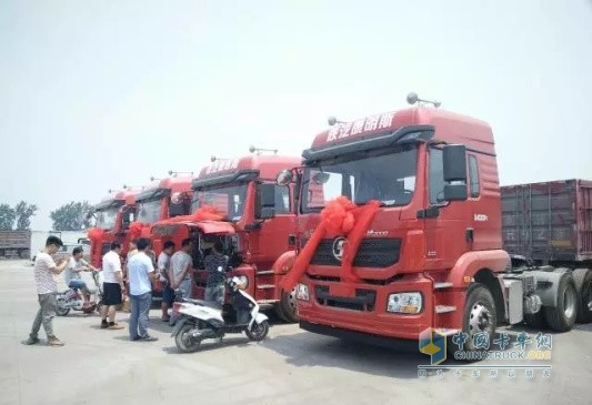 Shaanxi Automobile Cummins M3000 Tractor Unit