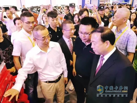 Leaders visited Xi'an Cummins booth