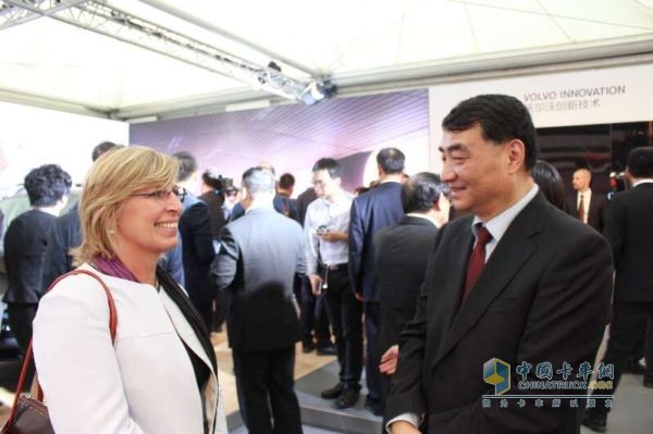 Gwenn Sonck, Secretary-General of the EU China Trade Association (left) and Shen Jinrong, Chairman of China Strategic (right)
