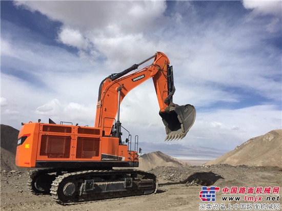 Giant Optimus! Doosan Infracore DX800LC-9C is coming strong and shocking the world