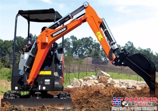 The future of small equipment | Doosan Super Mini excavator DX17z hits!