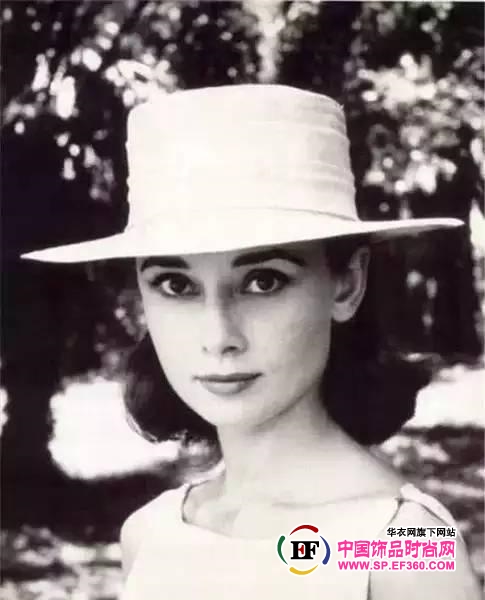Audrey Hepburn: Her hat is a fashion hat