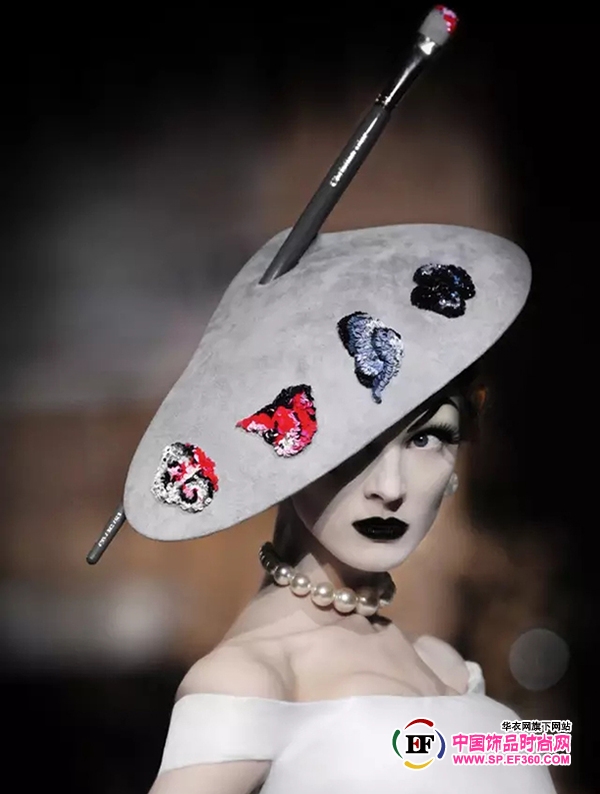 Look at the magic of Stephen Jones's hats and master the "top" style of the fashion circle!