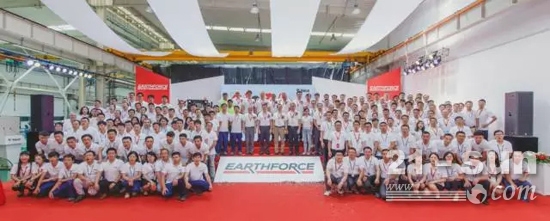 2017å¹´å±±çŒ«Earthforceæ–°å“å‘å¸ƒä¼šéš†é‡ä¸¾è¡Œ