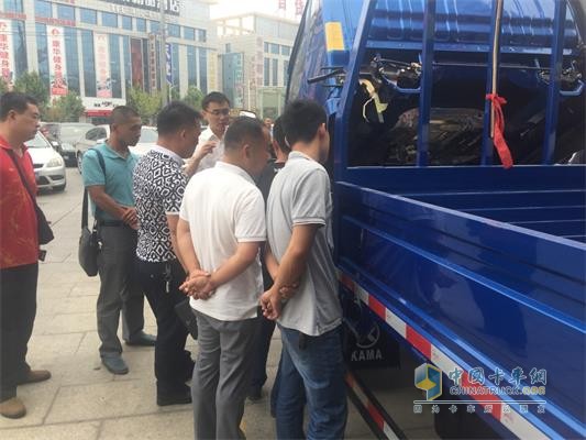 Users visit the light truck equipped with Xichai engine