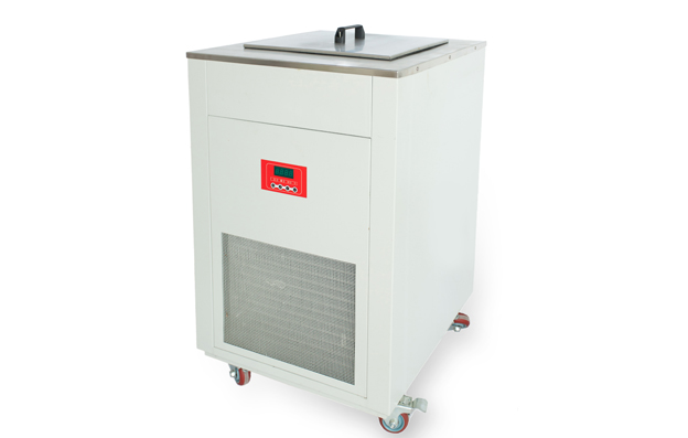 Low temperature constant temperature circulation tank