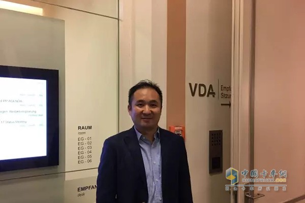 Chairman of Shandong Xinlan Environmental Protection Technology Co., Ltd. Hu was invited to visit the German Automobile Industry Association (VDA) Certification Center in Berlin, Germany