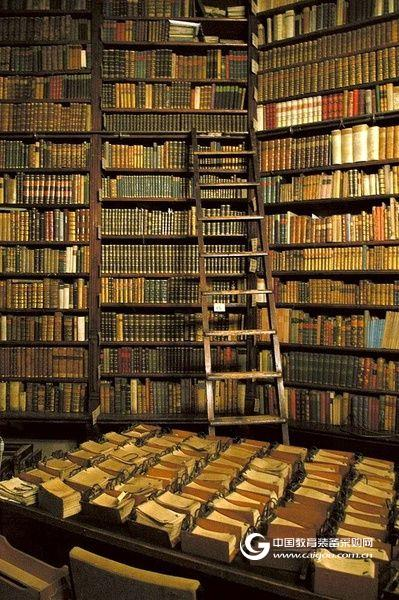 The advantages of book scanners in the digitization of ancient books