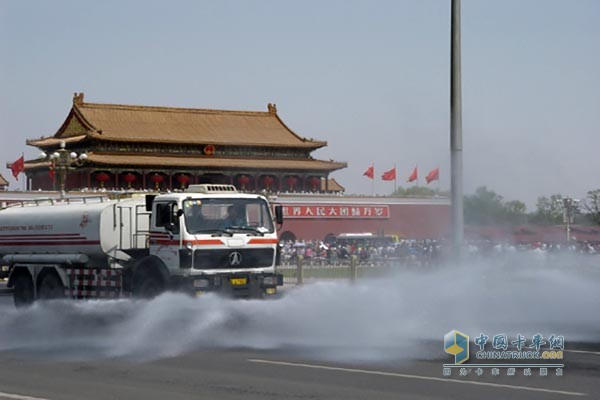 Since entering the flood season, the Beijing Sanitation Group and its related units have been waiting in a row to strengthen their collaboration to ensure safety and protect the capital's urban security and beauty.