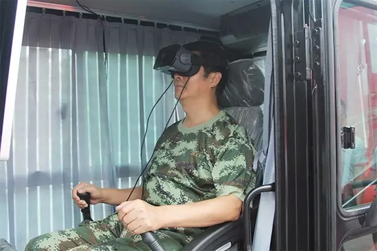 å‰¯å‚è°‹é•¿å‘æ˜Žæ¸…äº²è‡ªä½“éªŒVRæ“æŽ§æŒ–æŽ˜æœº