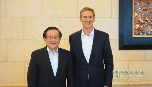 On June 30, 2017, Minister of Science and Technology Wan Gang met with Cummins Chairman and CEO Lan Bowen