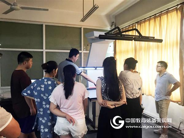 Hebei Normal University ancient books, calligraphy and paintings, scanners installed successfully