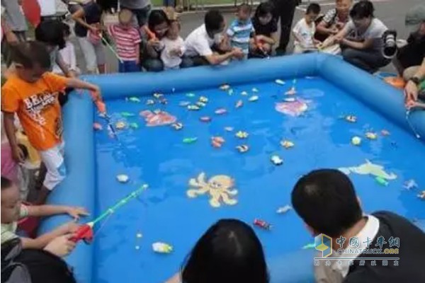 Happy fishing pool for children to experience fishing fun