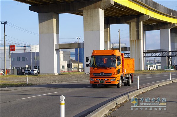 Kankyo Gijutsu's FC-based Hino Ranger garbage truck equipped with Allison 1000 Series automatic transmission