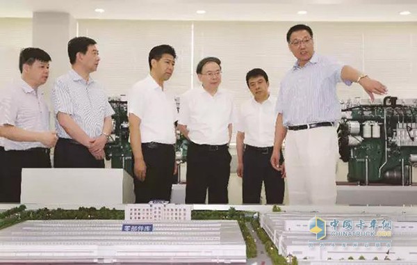 Taizhou Municipal Party and Government Delegation Visits FAW Jiefang Tin Diesel Factory