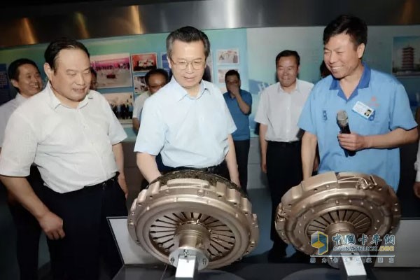 Wang Yongkang, Party Secretary of Xi'an Municipal Party, visited the displayed Fast Products