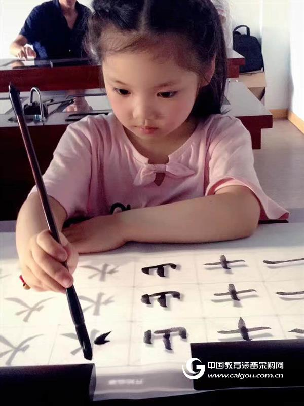 Hubei Digital Calligraphy Experience Hall settled in Shiyan Youth Palace