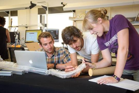 Stanford University develops a new "snake" search and rescue robot