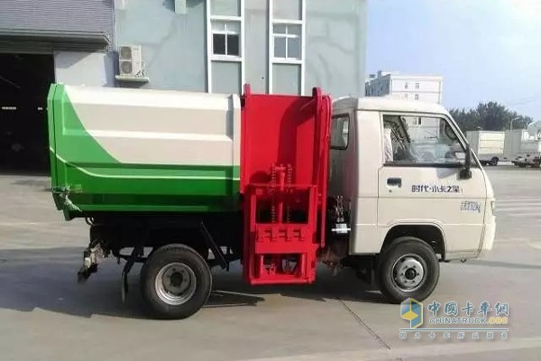 Hanging bucket garbage truck