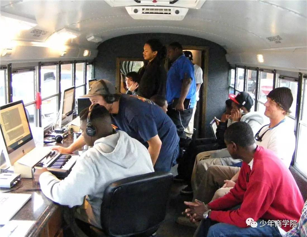 Have you ever thought about letting your children take classes in the "mobile classroom"?