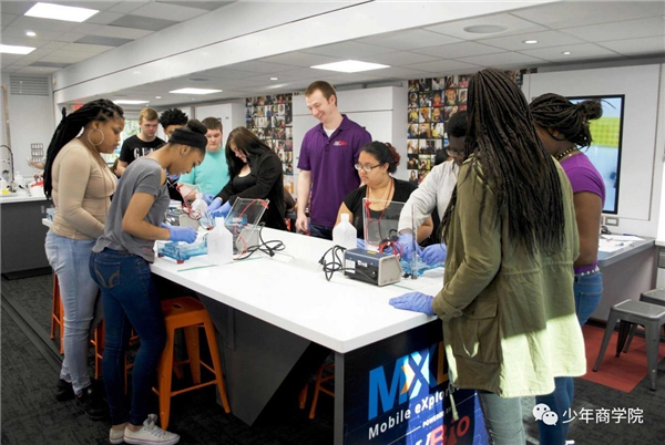 Have you ever thought about letting your children take classes in the "mobile classroom"?