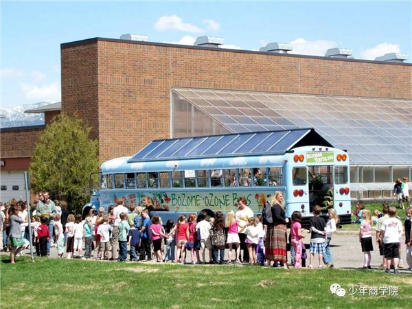 Have you ever thought about letting your children take classes in the "mobile classroom"?