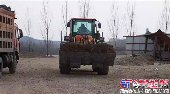 The back of the Yingxuan loader is light and flexible.