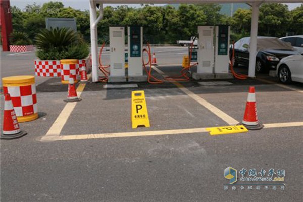 Expressway charging facilities